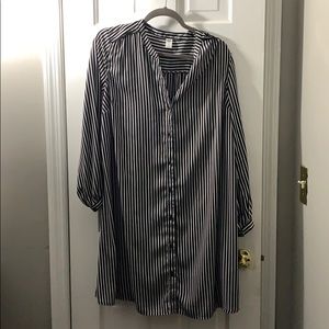 Black n white dropped long sleeve button up dress